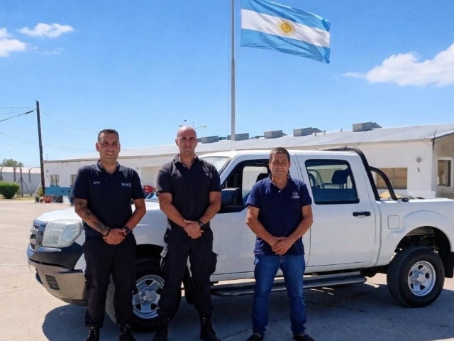 Internos del SPB repararon una camioneta del Municipio